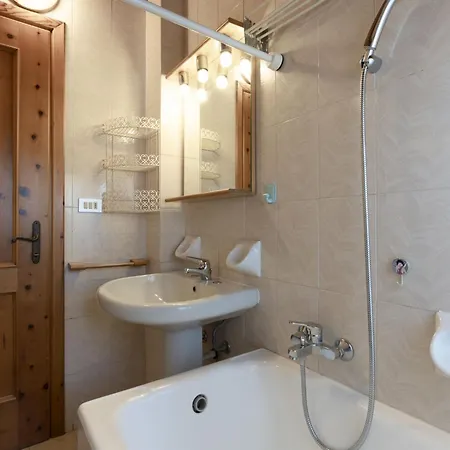 Appartamento Mansarda Della Zia By Interhome